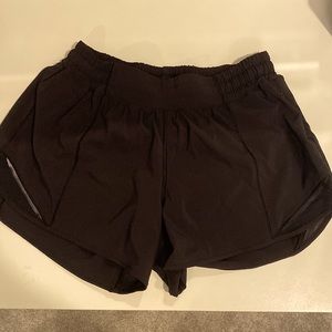 lululemon hotty hot low-rise lined short 8” tall